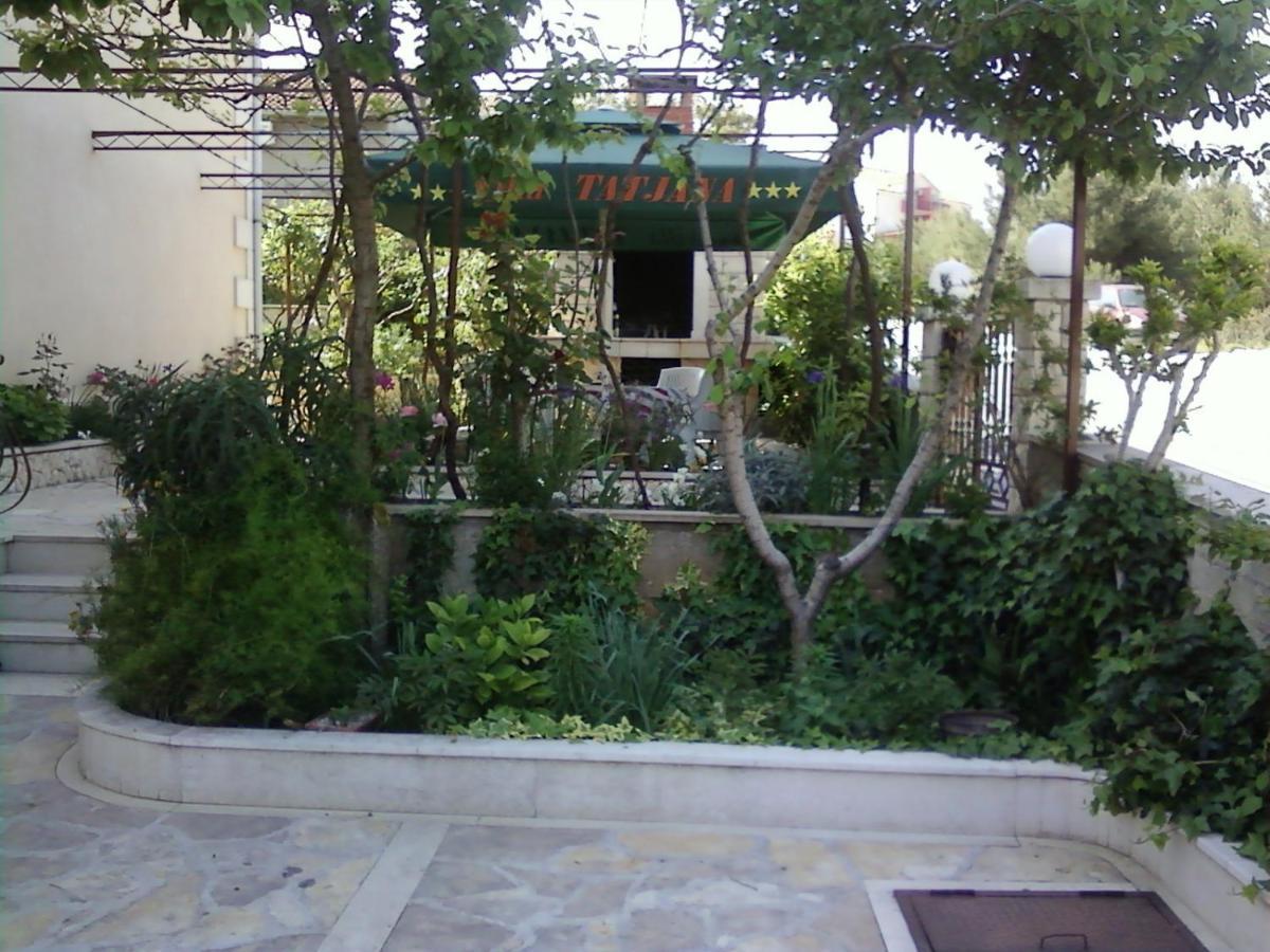 Rooms & Studio Villa Tatjana Supetar Bagian luar foto