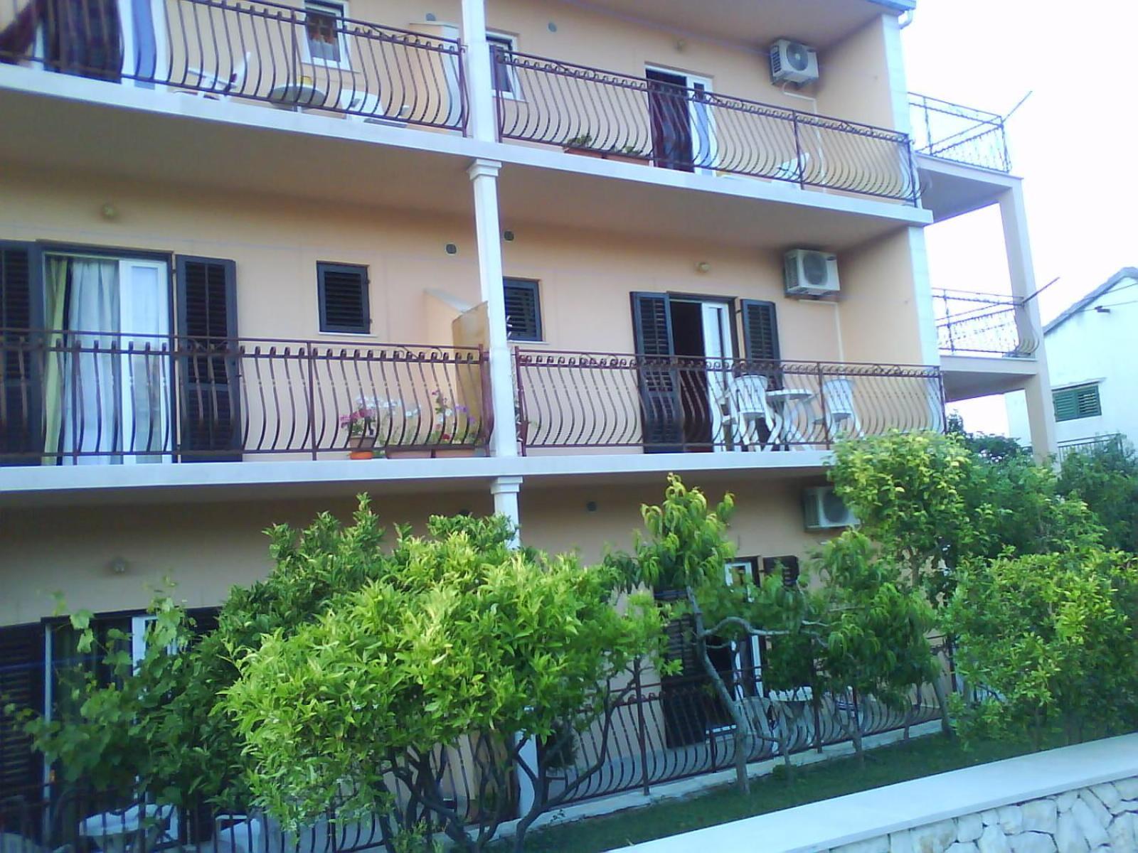 Rooms & Studio Villa Tatjana Supetar Bagian luar foto