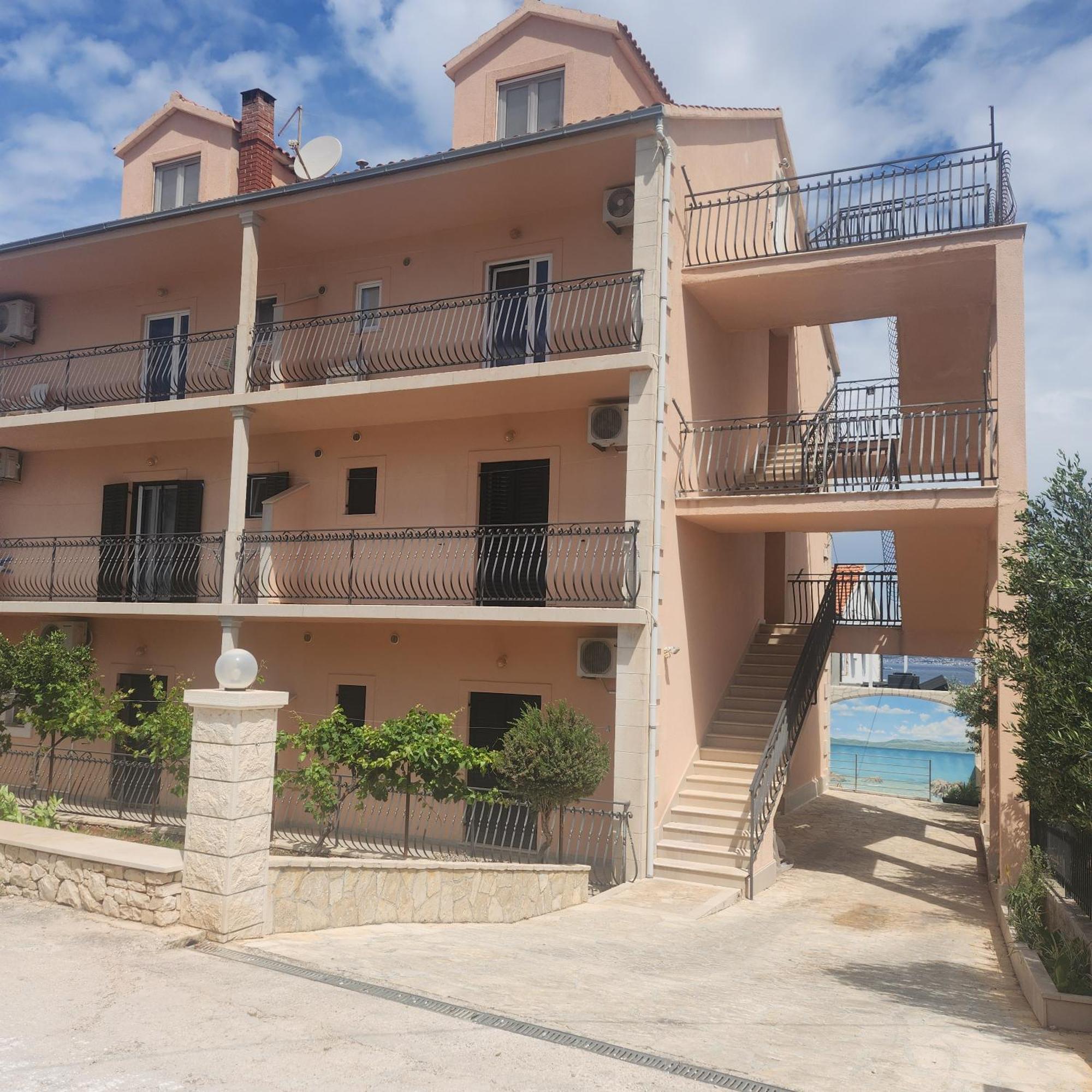 Rooms & Studio Villa Tatjana Supetar Bagian luar foto