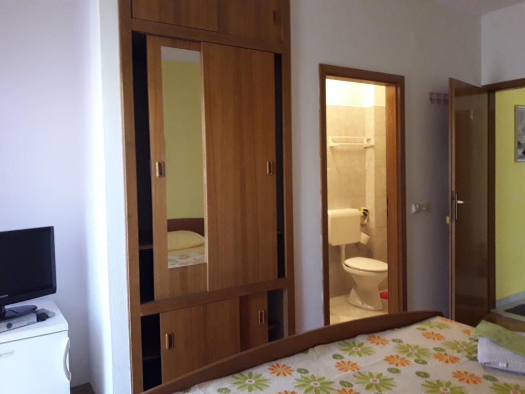 Rooms & Studio Villa Tatjana Supetar Bagian luar foto
