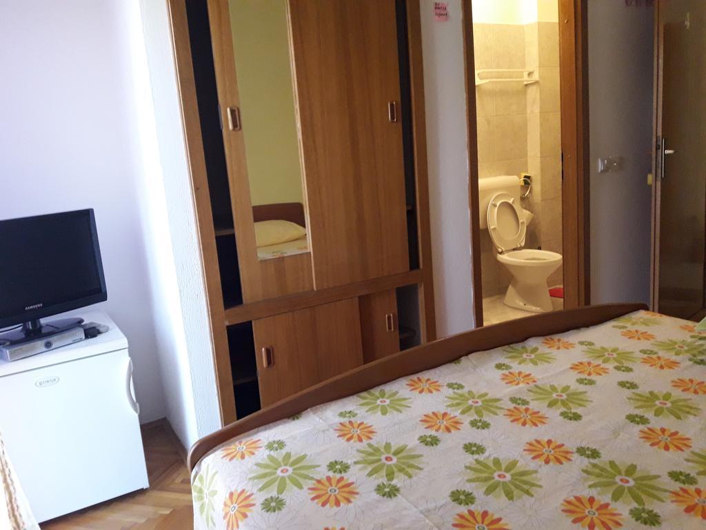 Rooms & Studio Villa Tatjana Supetar Bagian luar foto