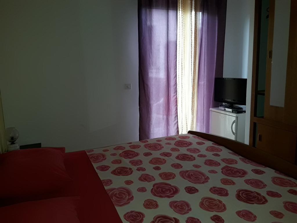 Rooms & Studio Villa Tatjana Supetar Bagian luar foto