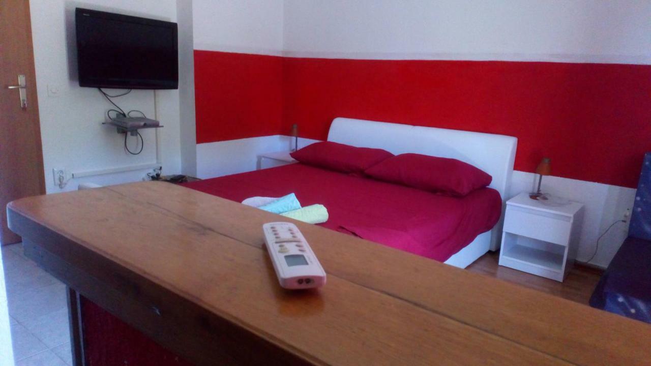 Rooms & Studio Villa Tatjana Supetar Bagian luar foto