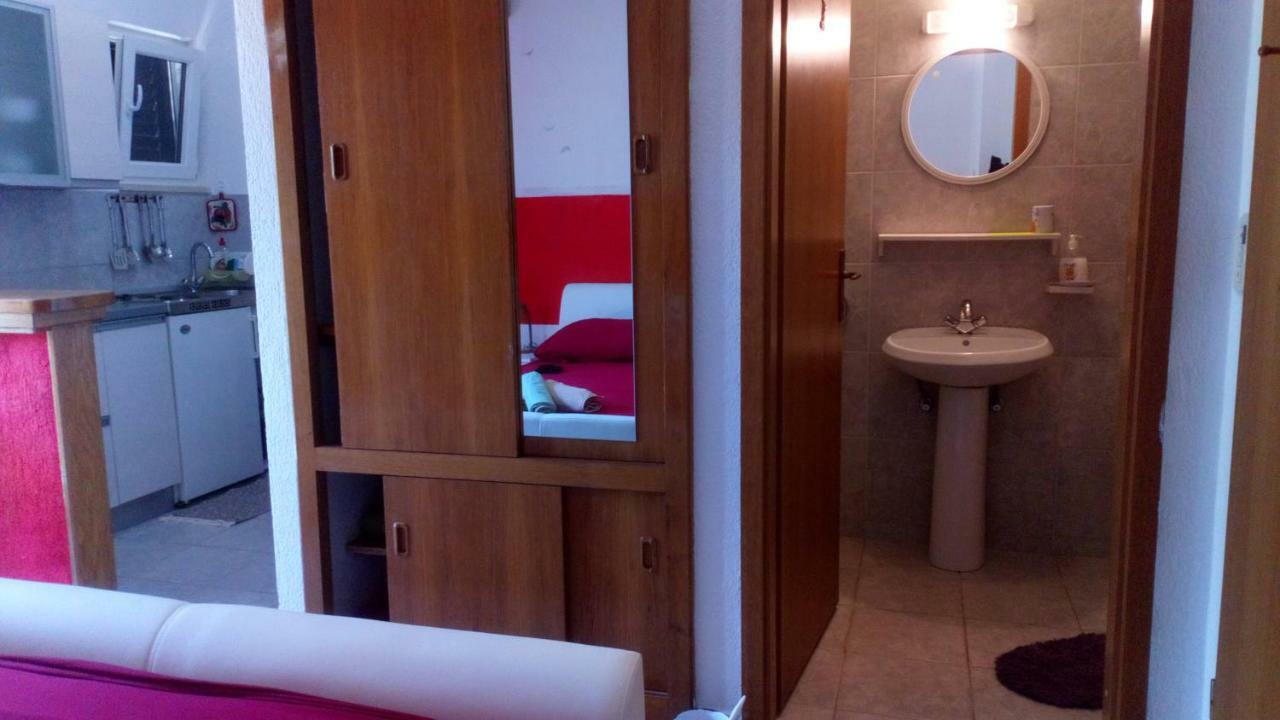 Rooms & Studio Villa Tatjana Supetar Bagian luar foto
