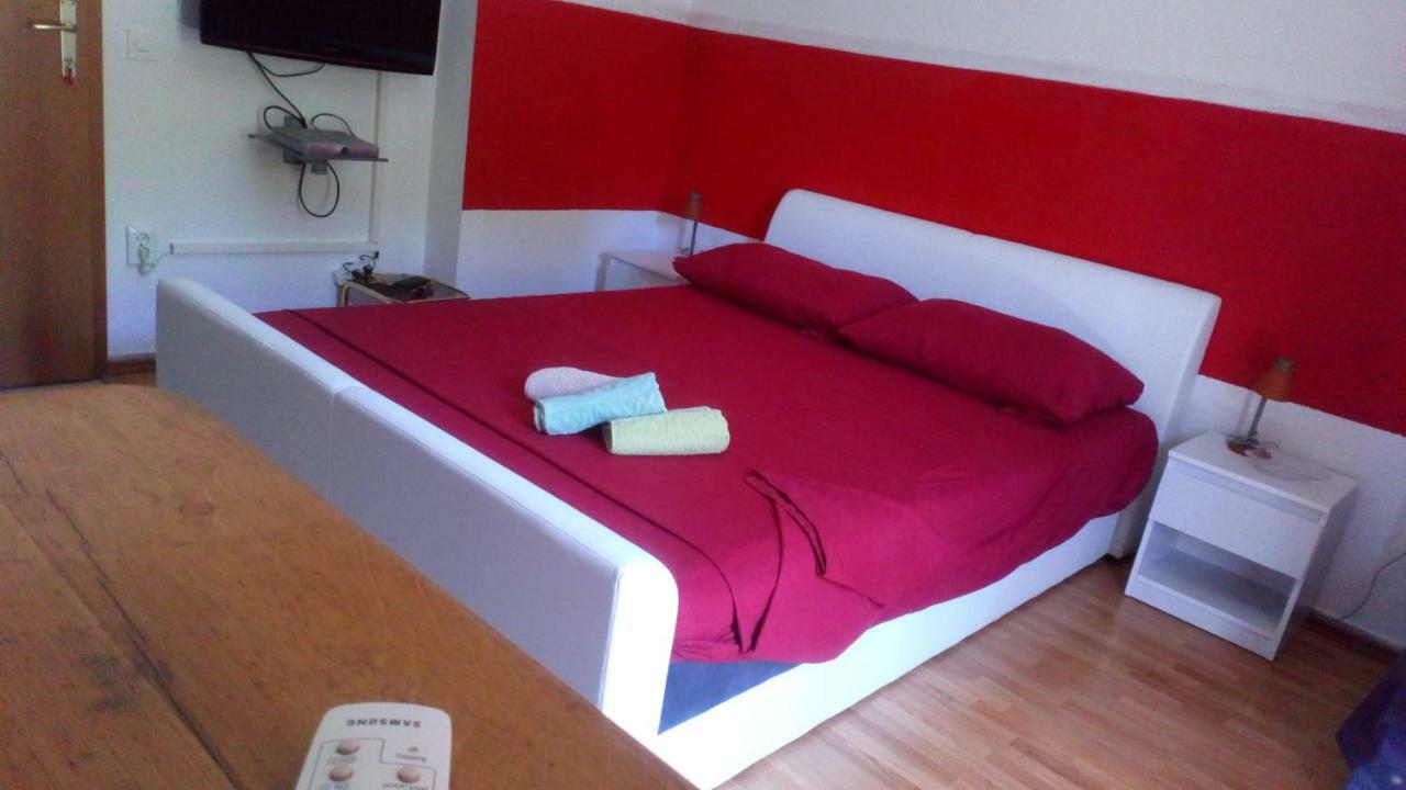 Rooms & Studio Villa Tatjana Supetar Bagian luar foto